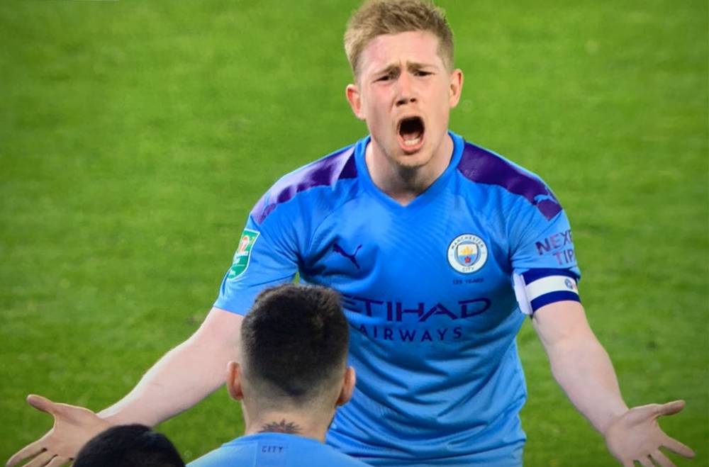 西蒙斯无球可打却成打工人天花板（无球可上场的西蒙斯，却活成了打工人天花板）