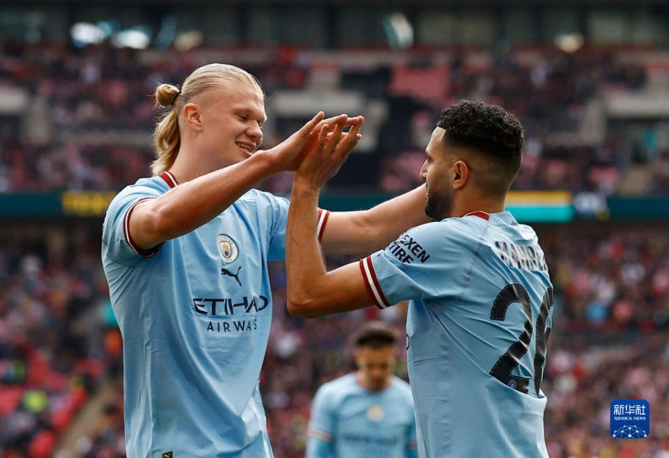 中超比赛亮点：上海海港2-1取胜山东泰山,（中超焦点战：上海海港2-1力克山东泰山）