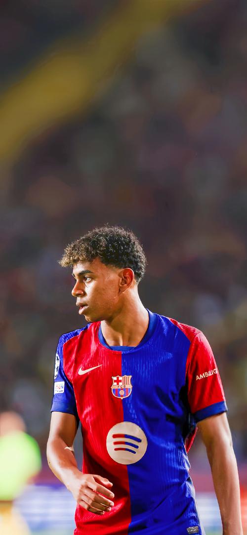 跟队：米兰双雄在为新球场找命名商，目标带来每年超2000万欧收入（队记：米兰双雄为新球场寻冠名合作，目标年收逾2000万欧元）