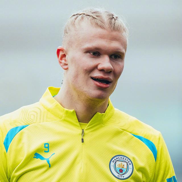 博格巴投资全球首支现代化专业赛驼队，成为其股东和大使（博格巴入股全球首支现代化职业赛驼队，兼任形象大使）