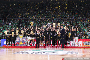 英媒：曼联准备以3000万英镑的价格出售霍伊伦（英媒称曼联愿以3000万英镑出售霍伊伦）