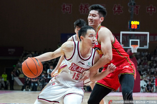 记者：罗马联系法比奥-席尔瓦团队，但若吉拉西离队他将留下（名记：罗马已接洽法比奥-席尔瓦团队，若吉拉西离开，席尔瓦将选择留队）