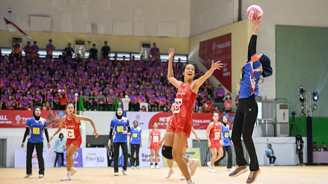 上海海港足球俱乐部举行2025赛季出征仪式（上海海港足球俱乐部举办2025赛季启航仪式）