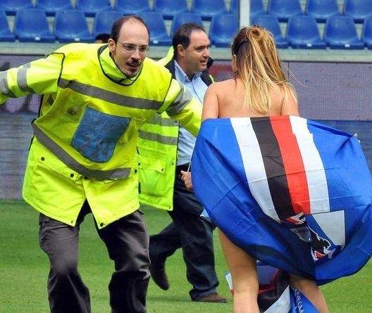 史上最佳球员？埃弗拉：每个人都有偏好，我选择C罗而非梅西（GOAT之争，埃弗拉：各有所爱，我更倾向C罗而非梅西）