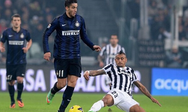 球队连胜势头强劲，排名稳步上升（球队势如破竹豪取连胜，积分榜排名稳步攀升）