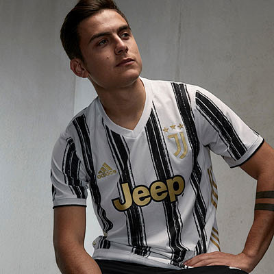 杜兰特关键中投命中，全场欢呼（杜兰特命中关键中距离，现场欢声雷动）